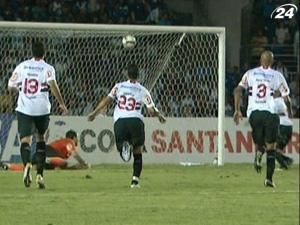 "Сан-Паулу" в першій грі на виїзді здолало "Крузейру" "Сан-Паулу" в першій грі на виїзді здолало "Крузейру"