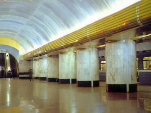 У Дніпропетровську евакуювали людей з метро через повідомлення про бомбу У Дніпропетровську евакуювали людей з метро через повідомлення про бомбу