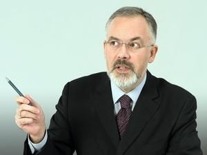 Табачник збирається відновити підготовку викладачів російської мови Табачник збирається відновити підготовку викладачів російської мови