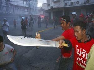 Стрілянина у Бангкоку: один з лідерів опозиції поранений Стрілянина у Бангкоку: один з лідерів опозиції поранений