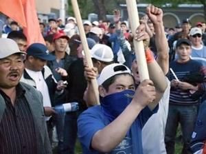 Прихильники Бакієва захопили аеропорт Прихильники Бакієва захопили аеропорт