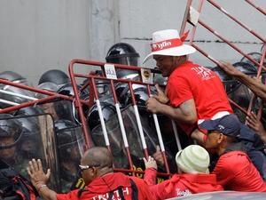 У Таїланді введено надзвичайний стан у 16 провінціях У Таїланді введено надзвичайний стан у 16 провінціях