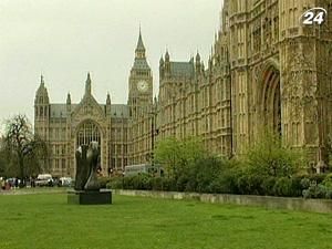 Британським міністрам заборонили мобільні телефони Британським міністрам заборонили мобільні телефони