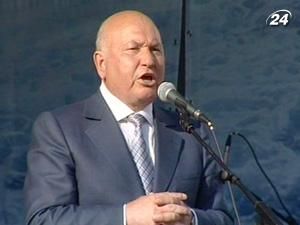 Сєверодонецька міськрада просить Януковича дозволити в'їзд Лужкову Сєверодонецька міськрада просить Януковича дозволити в'їзд Лужкову