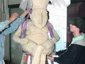 У Німеччині сховали голого Папу Римського У Німеччині сховали голого Папу Римського