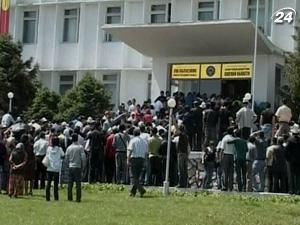 Нові сутички спалахнули у Киргизстані Нові сутички спалахнули у Киргизстані