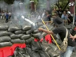 У Таїланді тривають сутички опозиціонерів з військами У Таїланді тривають сутички опозиціонерів з військами