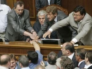 Всіх винних в сутичках у ВР притягнуть до відповідальності Всіх винних в сутичках у ВР притягнуть до відповідальності