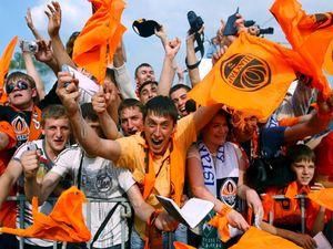 Два спецпотяги з вболівальниками прибудуть до Харкова на фінал Кубка України з футболу Два спецпотяги з вболівальниками прибудуть до Харкова на фінал Кубка України з футболу