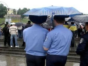 Міліціонерам підвищили зарплату на 100 грн. Міліціонерам підвищили зарплату на 100 грн.