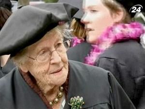 Американка отримала диплом про вищу освіту у 94 роки Американка отримала диплом про вищу освіту у 94 роки