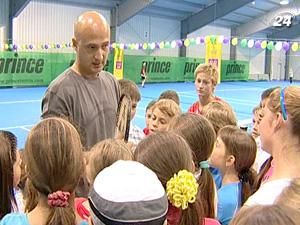 Розпочався ІІІ Міжнародний дитячий тенісний турнір ім. Ю.Кравченка Розпочався ІІІ Міжнародний дитячий тенісний турнір ім. Ю.Кравченка