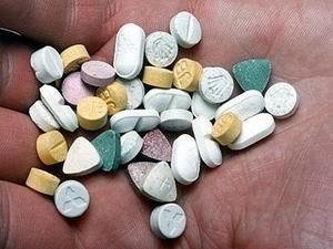 У Чернівцях затримали продавців кокаїну та екстазі У Чернівцях затримали продавців кокаїну та екстазі