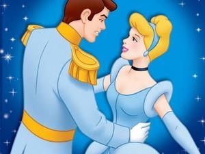 Компанія Disney зніматиме нову версію "Попелюшки" Компанія Disney зніматиме нову версію "Попелюшки"