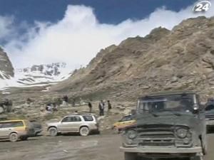 Рятувальники шукають літак Ан-24, що зазнав аварії у Афганістані Рятувальники шукають літак Ан-24, що зазнав аварії у Афганістані