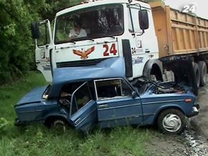 В аварії на автошляху Житомир - Чернівці загинула сім’я В аварії на автошляху Житомир - Чернівці загинула сім’я