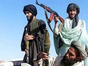 Таліби-смертники здійснили масовану атаку на базу НАТО в Афганістані