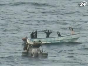 Китайські моряки відбили атаку піратів пивними пляшками Китайські моряки відбили атаку піратів пивними пляшками