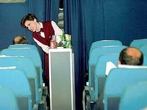 В Україні можна далі спокійно пити алкоголь у літаках