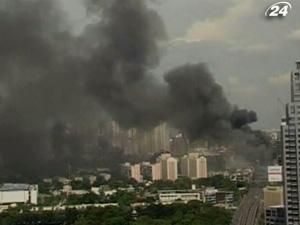 Активісти опозиції підпалили у Бангкоці телецентр Активісти опозиції підпалили у Бангкоці телецентр