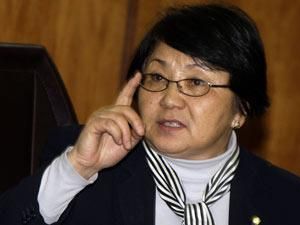 У Киргизстані голову опозиції наділили повноваженнями президента У Киргизстані голову опозиції наділили повноваженнями президента