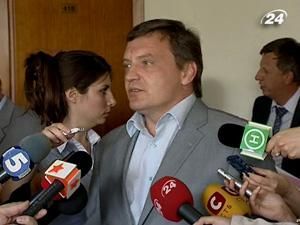 Зняття недоторканності з двох депутатів перенесли на кілька тижнів Зняття недоторканності з двох депутатів перенесли на кілька тижнів