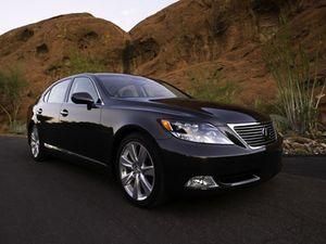 Toyota відкликає близько 10 тисяч автомобілів Lexus LS Toyota відкликає близько 10 тисяч автомобілів Lexus LS