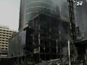 У Бангкоку тривають сутички між опозиціонерами та урядовими військами У Бангкоку тривають сутички між опозиціонерами та урядовими військами