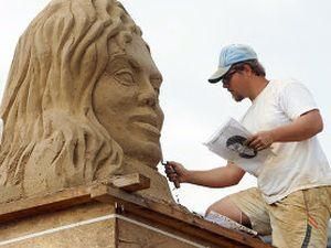 У Каунасі створили найбільшу скульптура Майкла Джексона