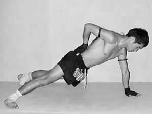 Грузинський школяр потрапив у "Книгу рекордів Гіннесса" за віджимання на одній руці Грузинський школяр потрапив у "Книгу рекордів Гіннесса" за віджимання на одній руці