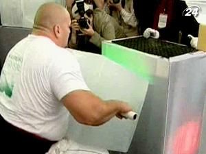 Василь Вірастюк встановив свій восьмий рекорд України Василь Вірастюк встановив свій восьмий рекорд України