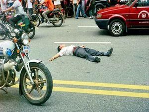 У Китаї на підприємстві кожен місяць співробітники чинять самогубства У Китаї на підприємстві кожен місяць співробітники чинять самогубства