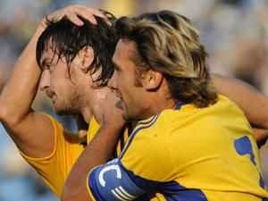 Андрій Шевченко забирає "капітана" у Мілевського Андрій Шевченко забирає "капітана" у Мілевського