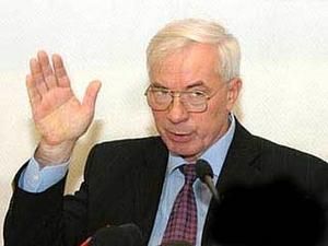 Азаров розповів росіянам, що українська економіка одужує Азаров розповів росіянам, що українська економіка одужує