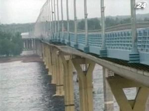 Міст через Волгу закрили через аномальні коливання конструкції