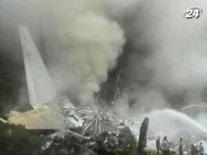 В результаті падіння літака в Індії загинули щонайменше 158 осіб В результаті падіння літака в Індії загинули щонайменше 158 осіб