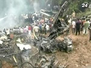 У Індії впав літак з 166 особами на борту