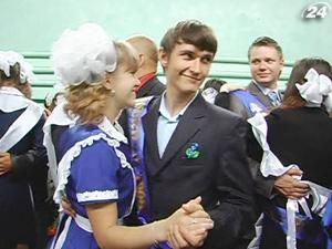 До випускного вечора школярі готуються з осені До випускного вечора школярі готуються з осені