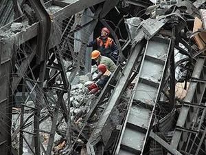 Бандити вимагають у сімей загиблих на шахті "Распадська" віддати їм грошову компенсацію Бандити вимагають у сімей загиблих на шахті "Распадська" віддати їм грошову компенсацію