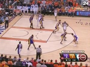 "Фінікс Санс" здобули першу перемогу над "Лос-Анджелес Лейкерс" "Фінікс Санс" здобули першу перемогу над "Лос-Анджелес Лейкерс"