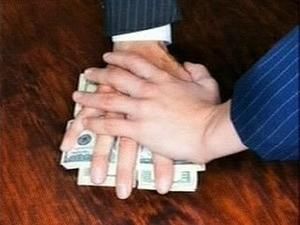 Мера одного з міст Харківщини затримали під час отримання хабаря Мера одного з міст Харківщини затримали під час отримання хабаря