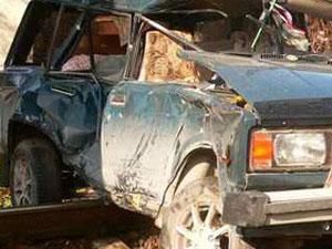 На Харківщині електричка збила ВАЗ і трьох його пасажирів На Харківщині електричка збила ВАЗ і трьох його пасажирів