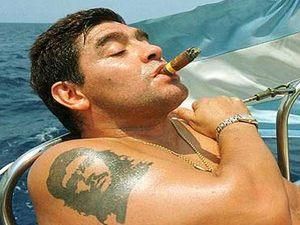 Марадона обіцяє пробігти голим по Буенос-Айресі Марадона обіцяє пробігти голим по Буенос-Айресі