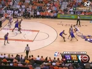 "Фінікс" реваншувався в обох домашніх матчах проти "Лейкерс" "Фінікс" реваншувався в обох домашніх матчах проти "Лейкерс"