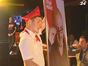 Селебритіз збирають кошти для добудови театру Селебритіз збирають кошти для добудови театру