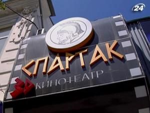 Кримські депутати хочуть повернути російську мову в кінотеатри