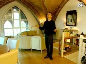 Як воно - жити у церкві? Як воно - жити у церкві?