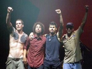 Rage Against The Machine організували кампанію проти імміграціного закону Rage Against The Machine організували кампанію проти імміграціного закону