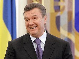 Янукович пообіцяв у Львові вдарити м'ячем