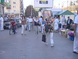 Українцям не потрібна багатопартійність Українцям не потрібна багатопартійність